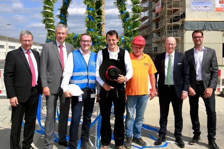 Richtfest für Winterdienstkomplex am Fraport