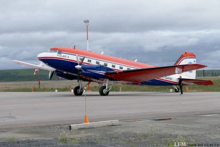 POLAR 5 fliegt mit Spezialkamera durch die Arktis