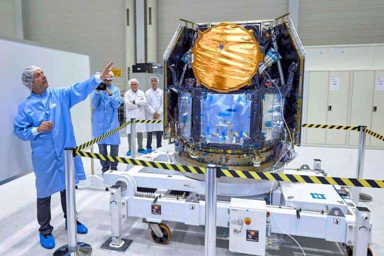 ESA-Chef Wörner bei Cheops und Ruag Space