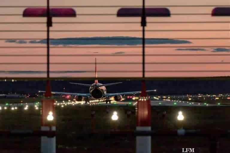 Runway am Flughafen Stuttgart nun mit LED