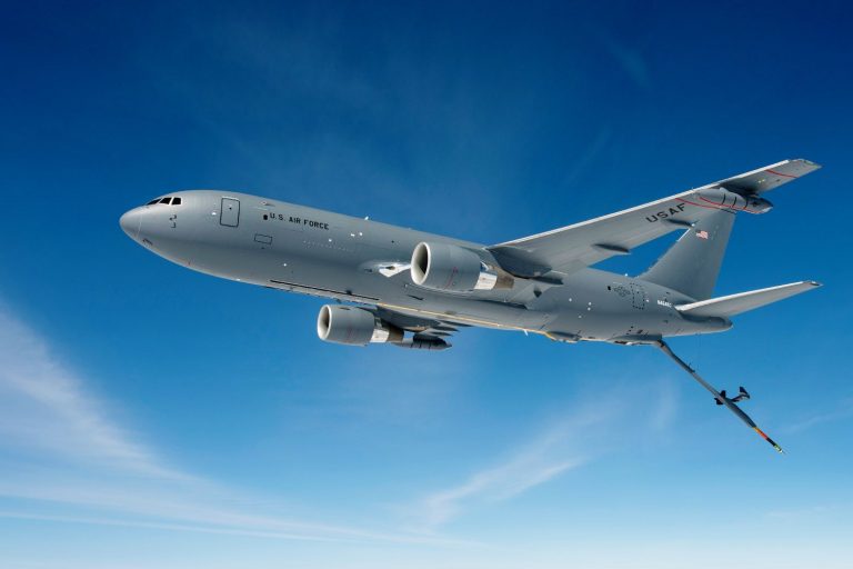 Tankerflugzeug KC-46 mit Zulassung der zivilen Behörde