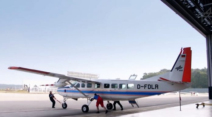 Studierende im Lehrprogramm Flugzeug beim DLR