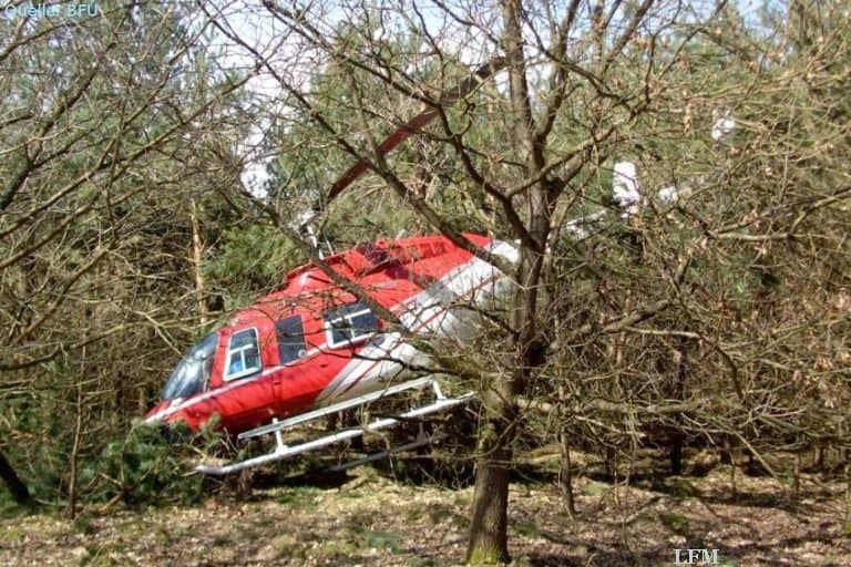 Autorotation: Pilot manövrierte Bell 206 in Wald