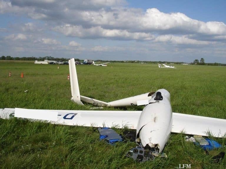 ClubLibelle überschlägt beim Start mit Anschleppseil