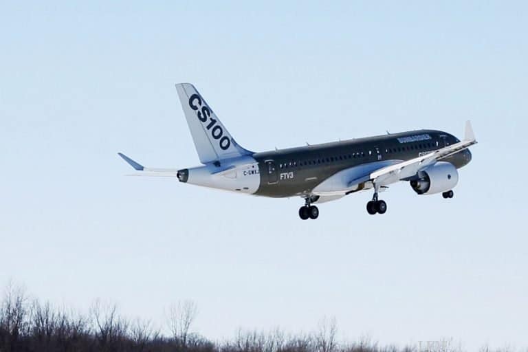 Bombardier spendet CS100 Flugzeug an Hochschule