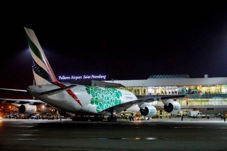 A380 der Emirates in St. Petersburg