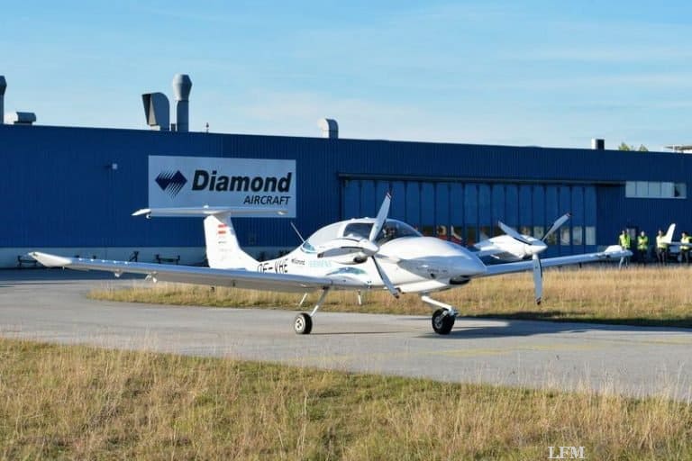 Siemens fliegt in DA40 mit seriellem Hybridantrieb