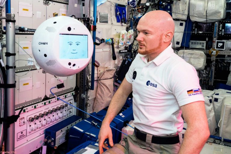 Künstliche Intelligenz bei der Arbeit: CIMON auf der ISS