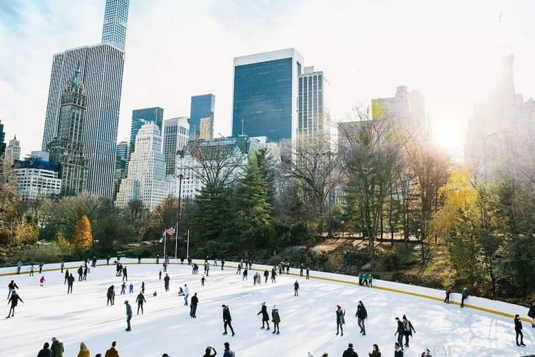 Weihnachsshopping: Komfortabel zum Big Apple