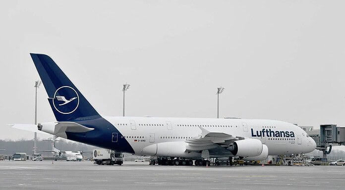 Lufthansa heißt ersten A380 im neuen Design willkommen