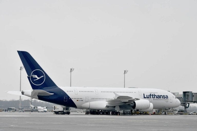Lufthansa heißt ersten A380 im neuen Design willkommen