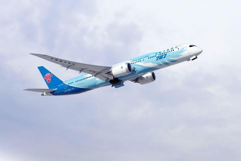 787. Boeing 787 Dreamliner ausgeliefert