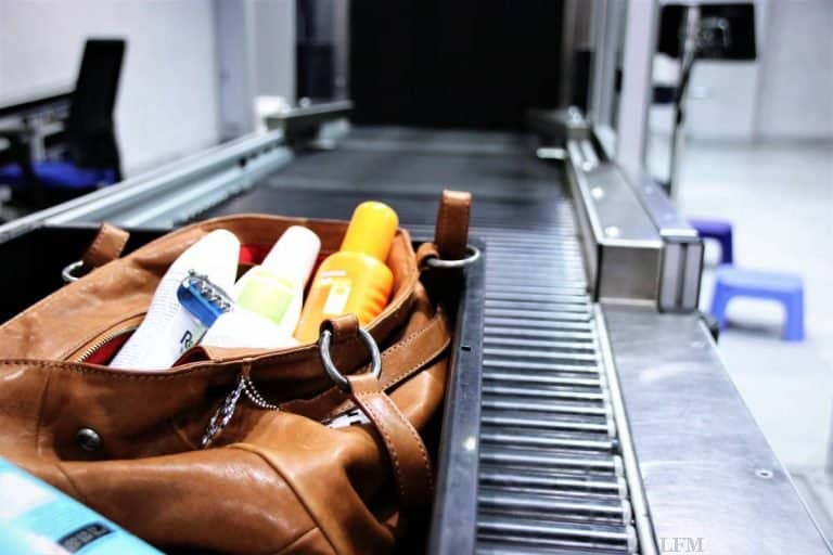 Wer noch abreist: Behältnisse im Fluggepäck beachten