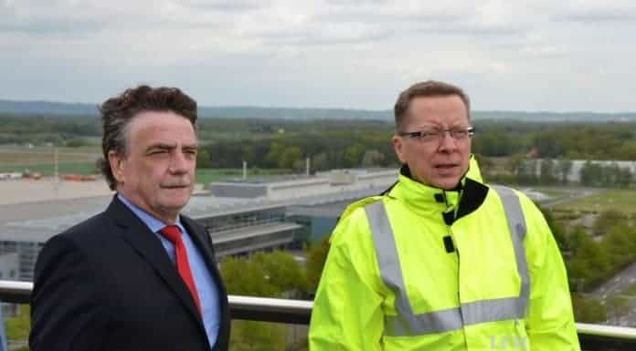 NRW-Verkehrsminister Groschek am Luftverkehrsstandort FMO