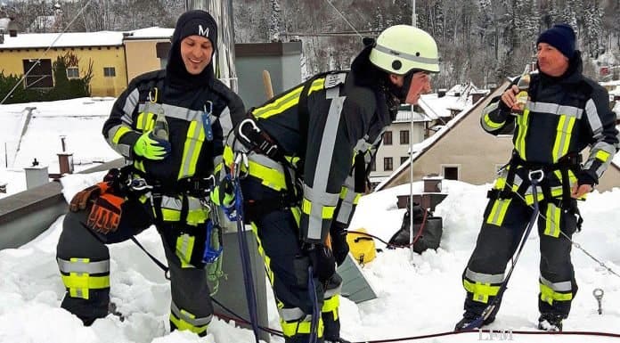 Flughafenfeuerwehr beim Katastrophenalarm