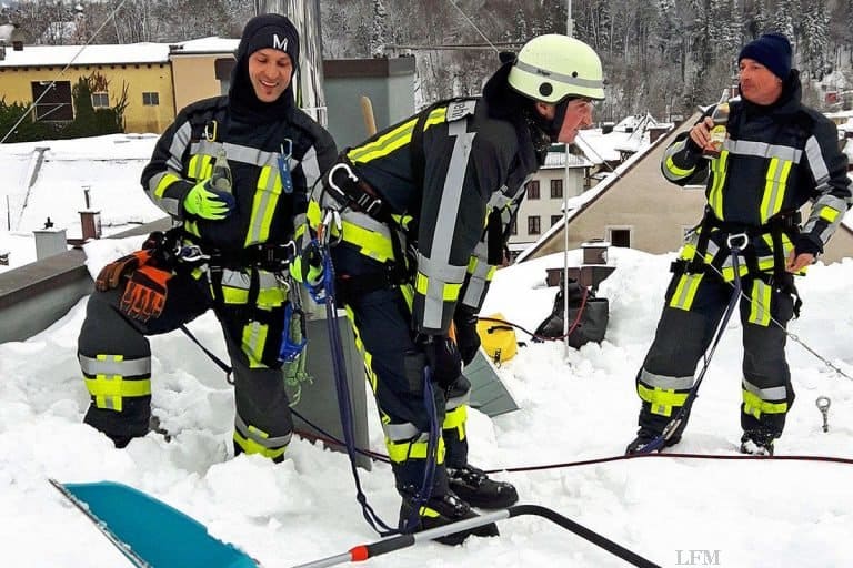 Flughafenfeuerwehr beim Katastrophenalarm