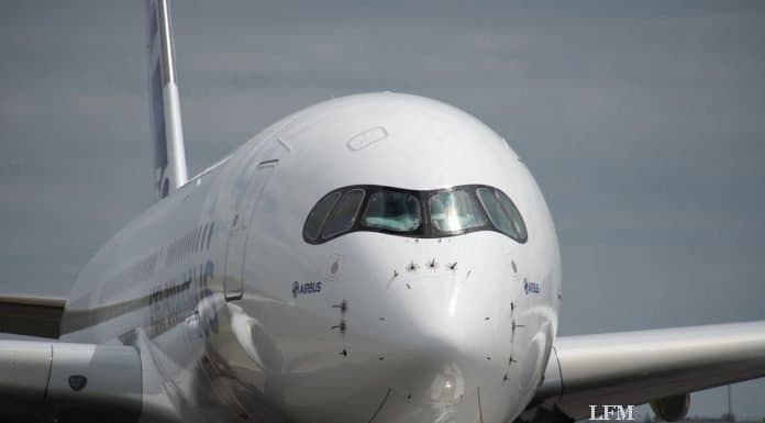 Bemalung des ersten Airbus A350 XWB in Toulouse