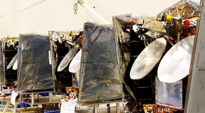 OneWeb: erster Satellit der Megakonstellation