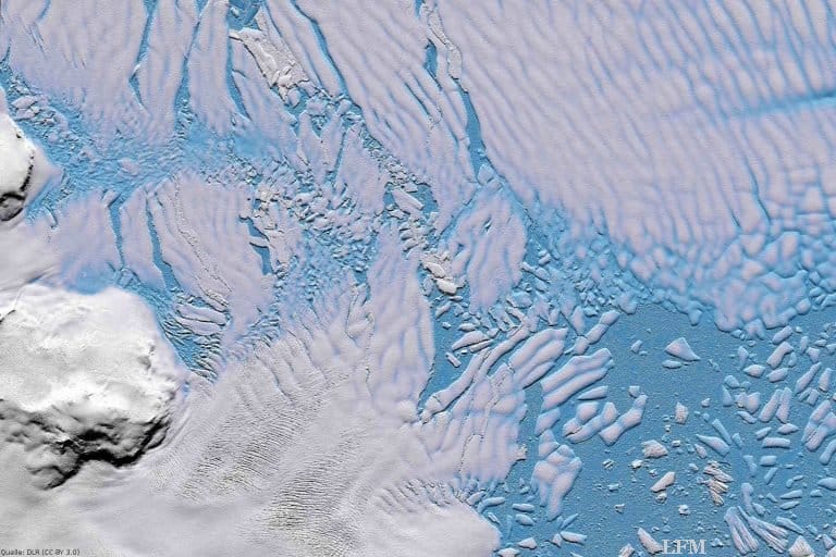 Radar aus dem All bringt Licht unters antarktische Eis