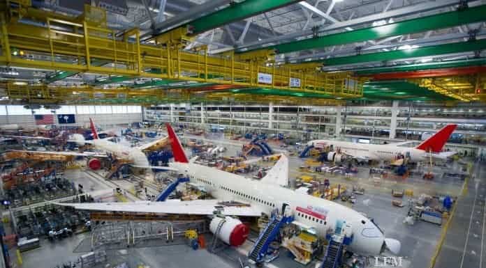 Boeing liefert ersten 787-Dreamliner bei gesteigerter Produktionsrate