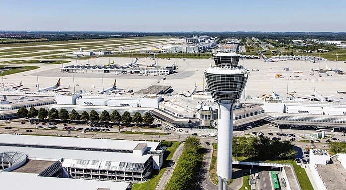 Nachtflüge mit Propellerflugzeug am Flughafen München