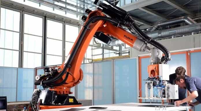 Zentrum für Leichtbau-Produktionstechnologie in Augsburg eröffnet