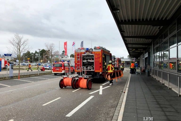 Rettungkräfte für Brandeinsatz am FKB