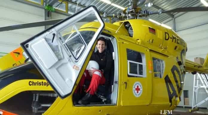 ADAC-Rettungshubschrauber Christoph 32 mit Frau am Steuer