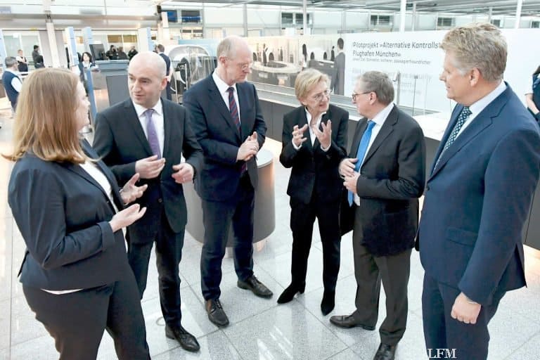 Technik erkennt Gefahren im Koffer