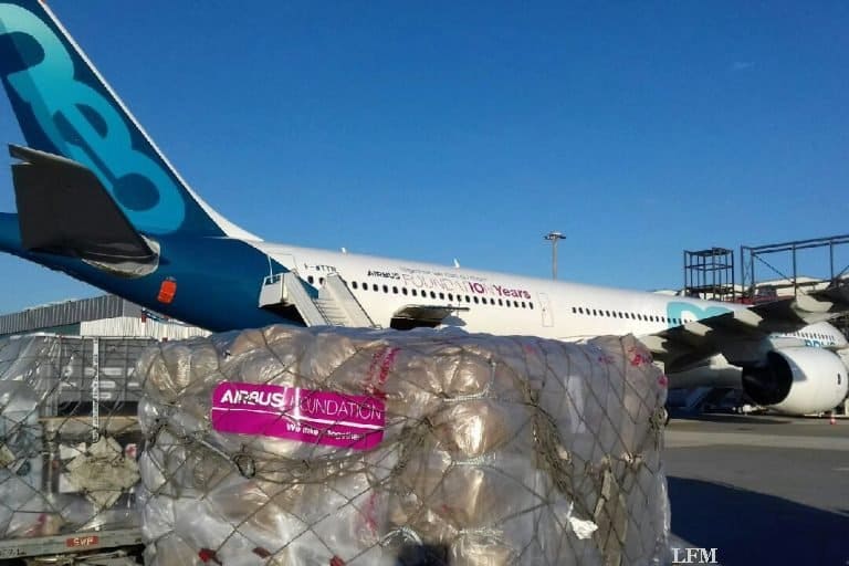 Airbus belädt Testflugzeug A330neo mit Hilfsgütern