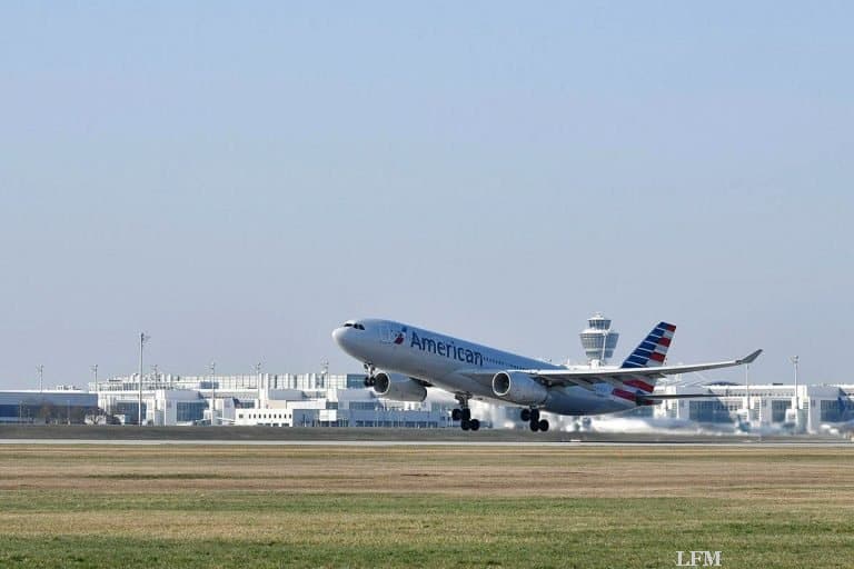 American Airlines A330 steuert Charlotte an