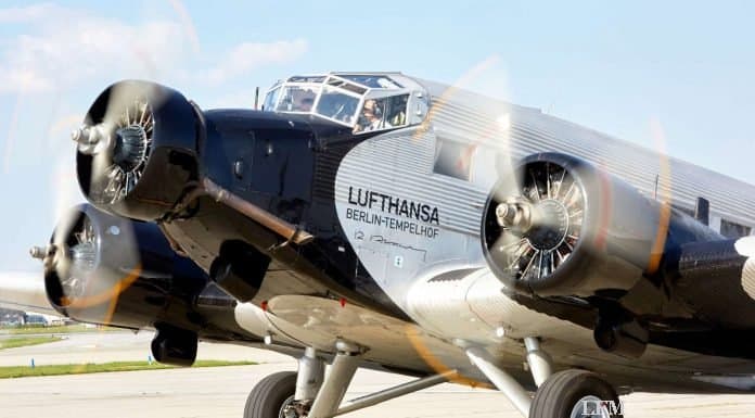 Lufthansa Ju 52 nimmt nach Hamburg die Straße