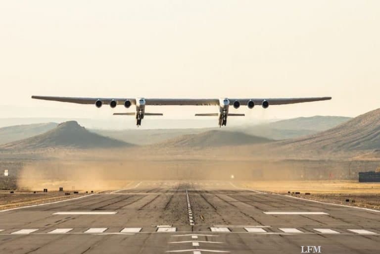Stratolaunch: Raketenstarter macht ersten Flug
