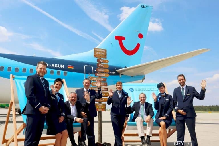 Boeing 737 von TUI fly hob von Heimat Nürnberg ab