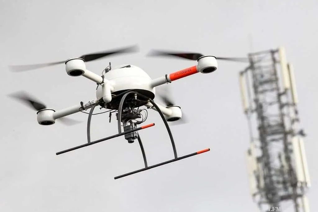 Flugsicherheit bei Drohnen durch Ortung über Mobilfunk