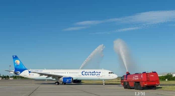Condors nagelneuer Airbus A321-211 in Berlin empfangen