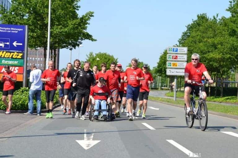Benefizlauf im Schottenrock vom Flughafen Münster/Osnabrück