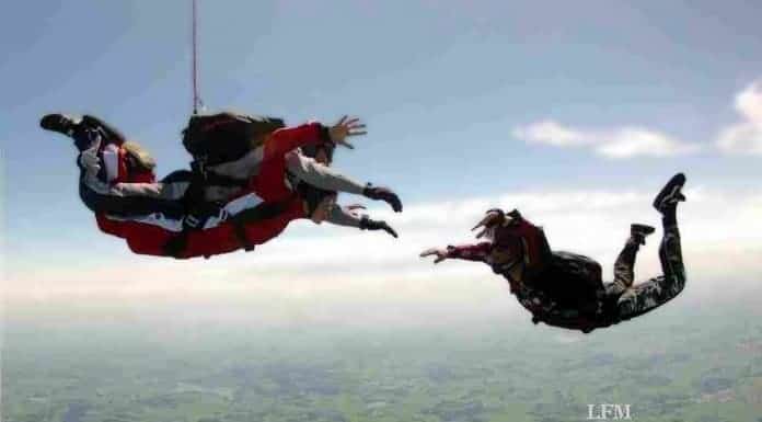 Special-Guest wagt den Herzsprung am Siegerland-Airport