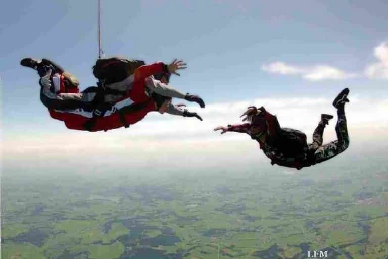 Special-Guest wagt den Herzsprung am Siegerland-Airport