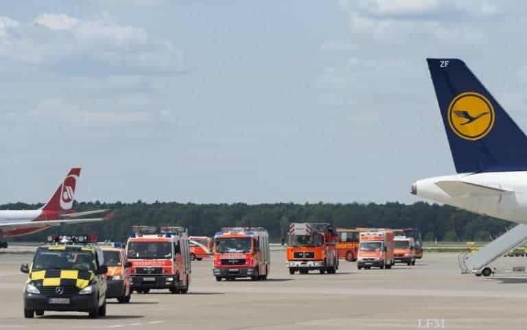 Brand-Notfallübung am Berliner Flughafen Tegel