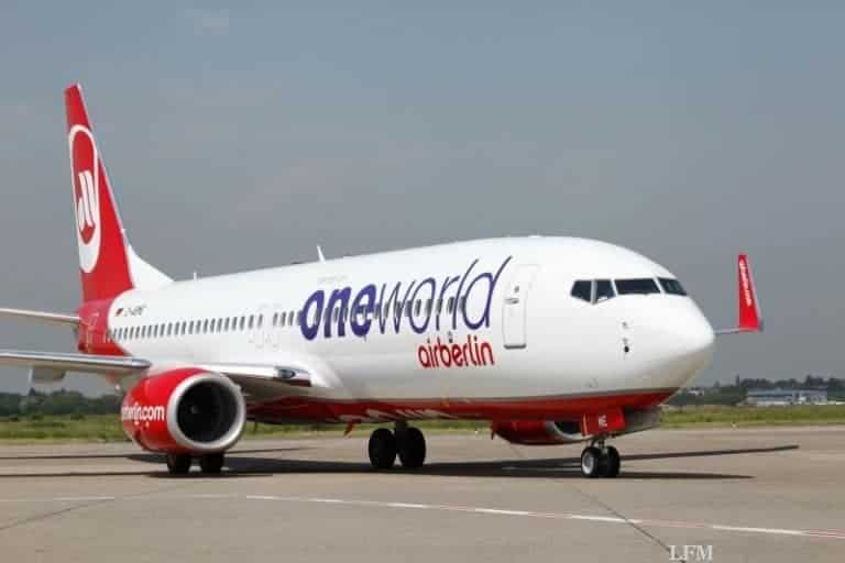 Boeing 737-800 mit oneworld-Lackierung in DUS