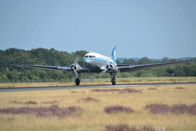 Rosinenbomber DC-3 Dakota dreht Runden übers Münsterland