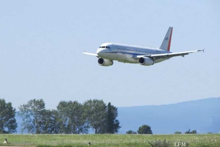 Tiefflug gegen Tiefflieger: Insekten stören Aerodynamik an Tragflächen