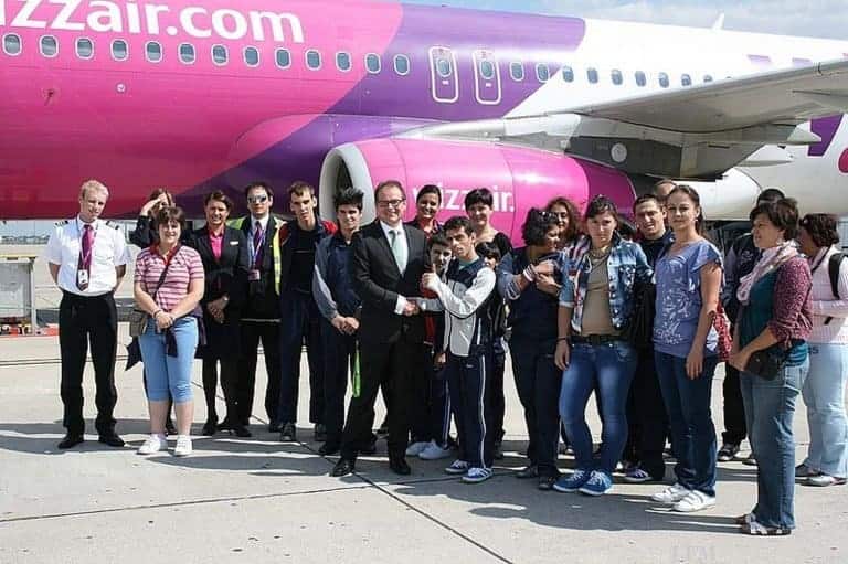 Flughafen Dortmund begrüßt Kinder aus Mazedonien