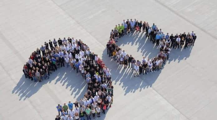 Fraport-XXL-Gruppenfoto: 250 Azubis waren mit dabei