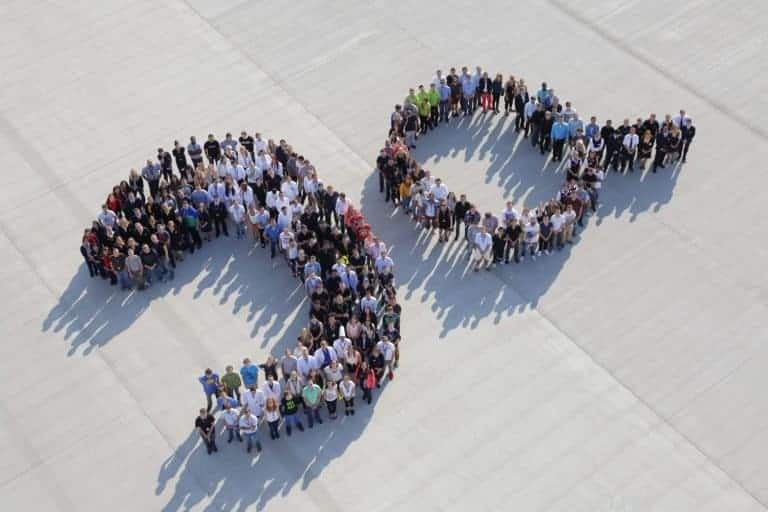 Fraport-XXL-Gruppenfoto: 250 Azubis waren mit dabei