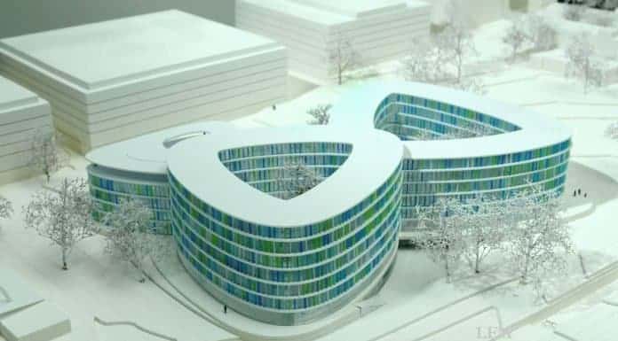 Abrissbirne am Parkhaus des Stuttgarter Airports