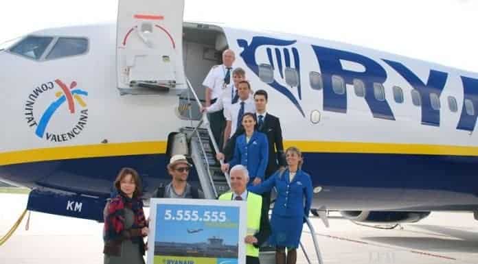 Raynair feiert 555.555. Passagier in Lübeck