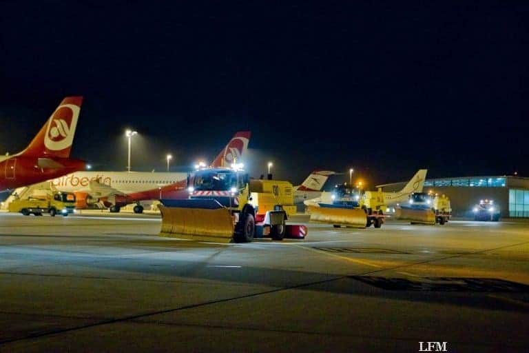 Winterdienst am Stuttgart Airport probt Wintereinbruch