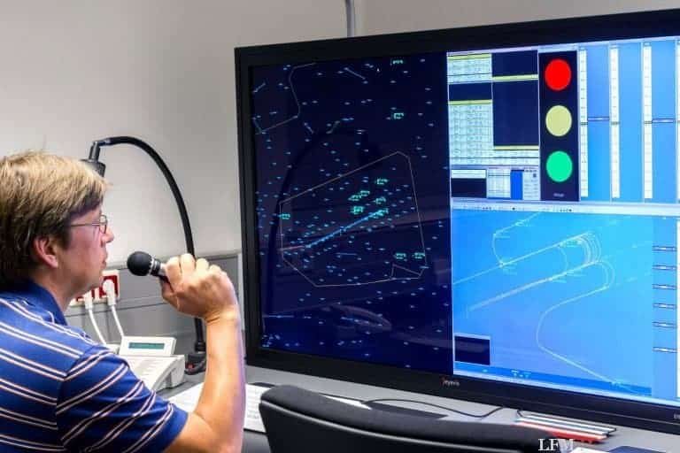 Spracherkennung unterstützt Fluglotsen bei schnellen Entscheidungen